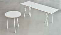 Bild von HAY Loop Stand Runder Tisch Ø: 90 cm - Weiß/Weißes Laminat