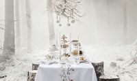 Bild von Kähler Hammershøi Weihnachtskugel 2021 Ø: 6 cm - Weiß mit Dekoration