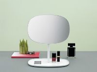 Bild von Normann Copenhagen Klappspiegel H: 34,5 cm – Weiß