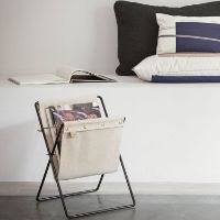 Bild von Ferm Living Herman Zeitschriftenständer H: 51 cm - Schwarz