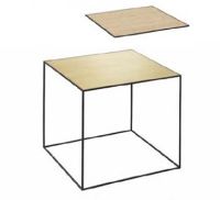 Bild von Audo Copenhagen Twin 42 Tisch 42x42 cm - Schwarzer Rahmen/Eiche/Messing