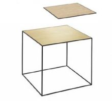 Bild von Audo Copenhagen Twin 42 Tisch 42x42 cm - Schwarzer Rahmen/Eiche/Messing