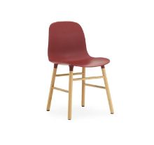 Bild von Normann Copenhagen Form Stuhl SH: 44 cm – Rot/Eiche