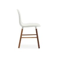 Bild von Normann Copenhagen Form Stuhl SH: 44 cm – Weiß/Walnuss