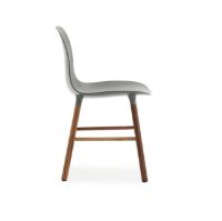 Bild von Normann Copenhagen Form Stuhl SH: 44 cm – Grau/Walnuss