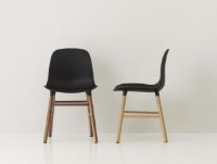 Bild von Normann Copenhagen Form Stuhl SH: 44 cm – Schwarz/Walnuss