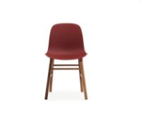 Bild von Normann Copenhagen Form Stuhl SH: 44 cm – Rot/Walnuss