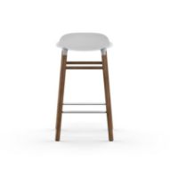 Bild von Normann Copenhagen Form Barhocker SH: 65 cm – Weiß/Walnuss