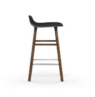 Bild von Normann Copenhagen Form Barhocker SH: 65 cm – Schwarz/Walnuss