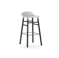 Bild von Normann Copenhagen Form Barhocker SH: 75 cm – Weiß/Schwarze Eiche