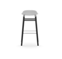 Bild von Normann Copenhagen Form Barhocker SH: 75 cm – Weiß/Schwarze Eiche