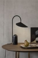 Bild von Ferm Living Arum Tischlampe H: 50 cm - Schwarz