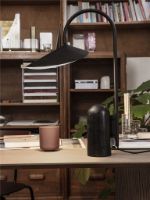 Bild von Ferm Living Arum Tischlampe H: 50 cm - Schwarz