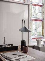 Bild von Ferm Living Arum Tischlampe H: 50 cm - Schwarz