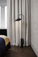 Bild von Ferm Living Arum Stehlampe H: 136 cm - Schwarz