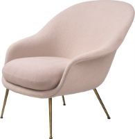 Bild von GUBI Bat Lounge Chair mit niedriger Rückenlehne – Antikmessing/Harfe 200