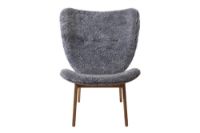 Bild von NORR11 Elephant Lounge Chair Schaffell SH: 38 cm – Eiche natur/Graphit