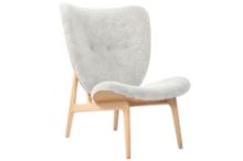 Bild von NORR11 Elephant Lounge Chair Schaffell SH: 38 cm – Eiche natur/Schaffell gebrochenes Weiß