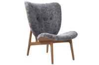 Bild von NORR11 Elephant Lounge Chair Schaffell SH: 38 cm - Helle geräucherte Eiche/Schaffell Graphit