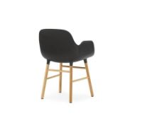 Bild von Normann Copenhagen Form Sessel SH: 44 cm – Schwarz/Eiche