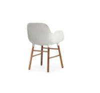 Bild von Normann Copenhagen Form Sessel SH: 44 cm – Weiß/Walnuss