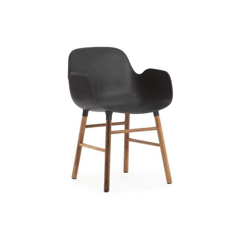 Bild von Normann Copenhagen Form Sessel SH: 44 cm – Schwarz/Walnuss