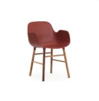 Bild von Normann Copenhagen Form Sessel SH: 44 cm – Rot/Walnuss