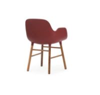 Bild von Normann Copenhagen Form Sessel SH: 44 cm – Rot/Walnuss