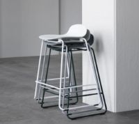 Bild von Normann Copenhagen Form Barhocker SH: 75 cm – Weiß/Stahl