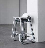 Bild von Normann Copenhagen Form Barhocker SH: 75 cm – Grau/Chrom