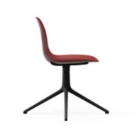 Bild von Normann Copenhagen Form Drehstuhl SH: 44 cm – Rot/Schwarzes Aluminium