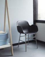 Bild von Normann Copenhagen Form Sessel SH: 44 cm – Grau/Stahl