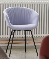 Bild von HAY AAC27 Soft About a Chair Esstischstuhl Vollgepolstert mit Armlehnen SH: 46 cm – Schwarz pulverbeschichteter Stahl/Vidar 723