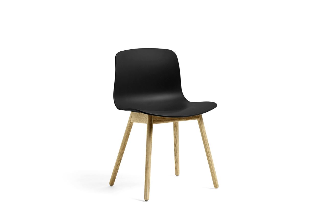 Bild von HAY AAC ECO 12 About A Chair SH: 46 cm – Massive Eiche lackiert/ECO Schwarz