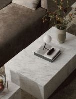 Bild von Audo Copenhagen Sockel niedrig H: 27 cm – Weißer Carrara-Marmor