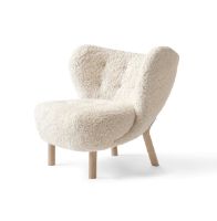 Bild von &Tradition Little Petra VB1 Lounge Chair SH: 40 cm – Weiß geölte Eiche/Schaffell Moonlight