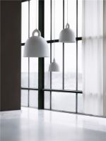 Bild von Normann Copenhagen Bell-Pendelleuchte, klein, H: 37 cm – Weiß