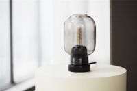 Bild von Normann Copenhagen Amp Tischlampe H: 26,5 cm – Rauch/Schwarz