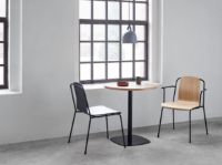 Bild von Normann Copenhagen Studio-Sessel 44 cm – Schwarz/Eiche