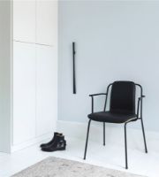 Bild von Normann Copenhagen Studio-Sessel 44 cm, gepolsterte Vorderseite – Schwarz/Schwarzes Leder