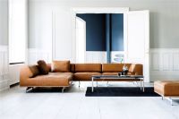 Bild von Fredericia Furniture Delphi Elements Sofa mit Chaiselongue L: 325 cm – Cognac 95/Aluminium