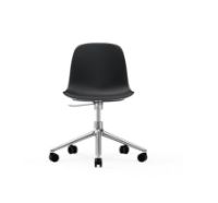 Bild von Normann Copenhagen Form Drehstuhl mit Rollen – Schwarz/Aluminium