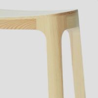 Bild von Please Wait to be Seated Crofton Hocker H: 45 cm – Nordic Pine