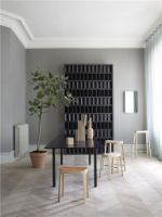 Bild von Please Wait to be Seated Crofton Hocker H: 45 cm – Nordic Pine