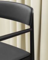 Bild von Normann Copenhagen Timb Sessel SH: 46 cm - Schwarz / Schwarz