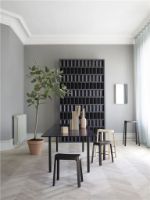 Bild von Please Wait to be Seated Crofton Hocker H: 45 cm – Black Nordic Pine