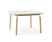 Bild von Normann Copenhagen Form Esstisch 120x120cm - Weiß/Eiche