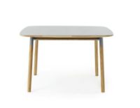 Bild von Normann Copenhagen Form Esstisch 120x120cm - Grau/Eiche