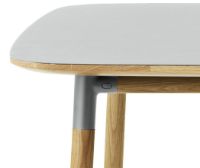 Bild von Normann Copenhagen Form Esstisch 120x120cm - Grau/Eiche