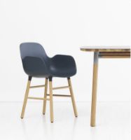 Bild von Normann Copenhagen Form Esstisch 120x120cm - Grau/Eiche